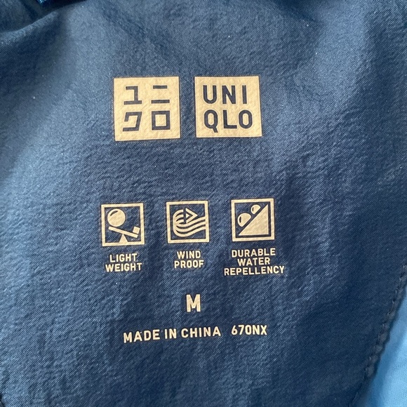 Uniqlo Light Weight Down Filled Hooded Puffer Parka - Picture 3 of 6